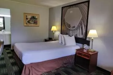 בית מלון כפרי Sprucewood Inn