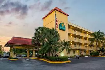Отель La Quinta Inn By Wyndham West Palm Beach  Florida Turnpike