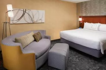 Отель Courtyard By Marriott Detroit Warren
