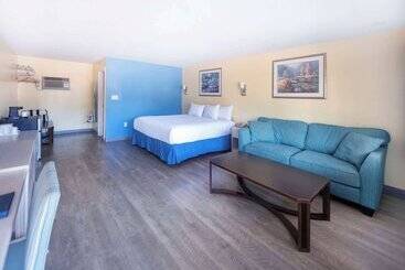 בית מלון כפרי Days Inn By Wyndham Hicksville Long Island