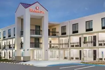 Hotel Clarion Pointe Greensboro Coliseum Area