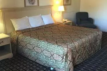 Отель Executive Inn Marianna