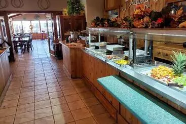 Отель Flying L Ranch Resort & Golf Course