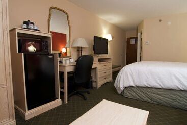 Отель Hampton Inn Winchester University/mall Area