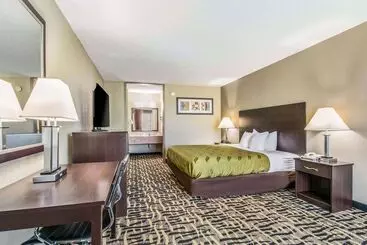 Отель Quality Inn & Suites