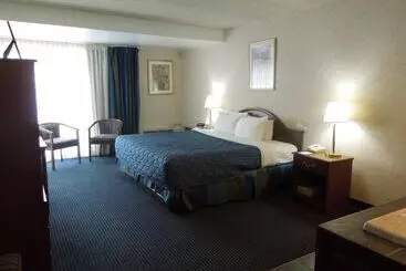 Отель Red Carpet Inn & Suites