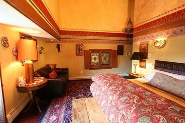 Alpenhof Bed And Breakfast