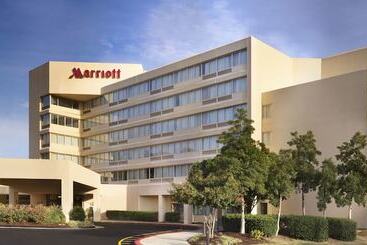 בית מלון כפרי Marriott Raleigh Durham Research Triangle Park