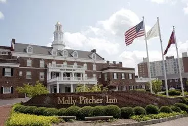 Отель Molly Pitcher Inn