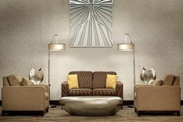 هتل Radisson Akron Fairlawn Copley