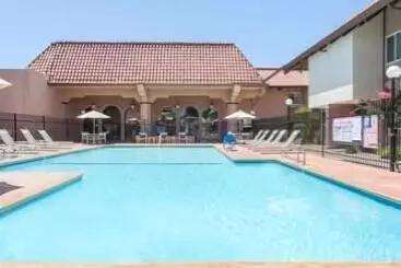 Otel Ramada By Wyndham Fresno North