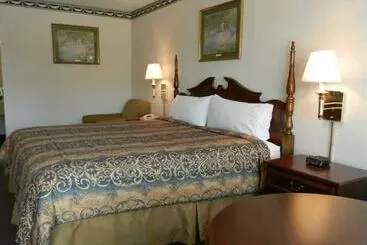 Отель Red Carpet Inn And Suites Scranton