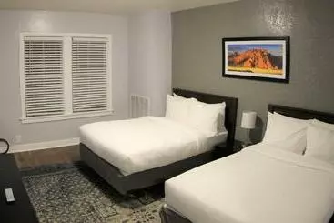 Отель The Carlton