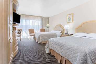 هتل Days Inn By Wyndham Modesto