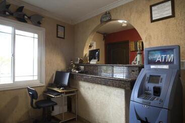 فندق Harbor Inn & Suites Oceanside