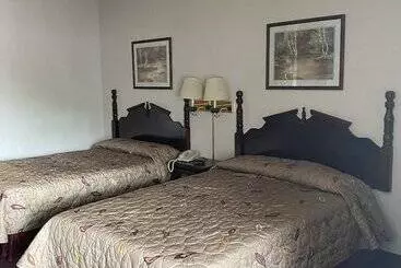 فندق Voyageur Inn And Conference Center