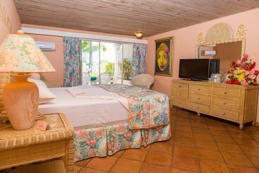 Coco Reef Resort and Spa