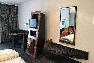 Hotel Bitterfelder Hof   Mongoo Gmbh