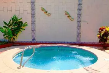 ホテル Nahomi Divisamar By Lhr