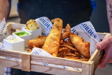 Отель Clarendon