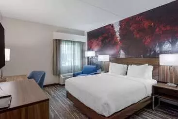 酒店 Clarion Pointe Charlottesville