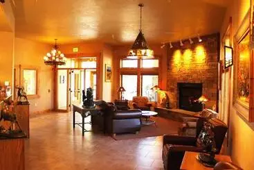 Hotelli Flying Saddle Resort And Steak House