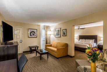 فندق Quality Inn University Lansing
