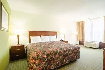 هتل Rodeway Inn & Suites Greensboro Southeast