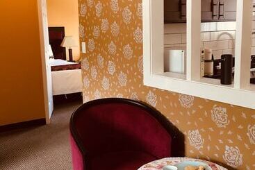 ホテル Alpine Inn & Suites