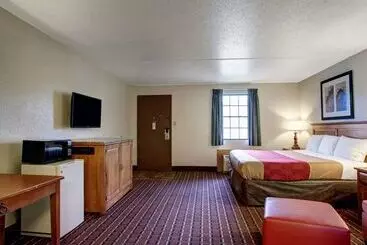 בית מלון כפרי Rodeway Inn New Braunfels