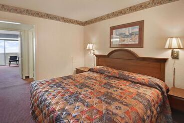Hotel Days Inn By Wyndham Myrtle Beachbeach Front
