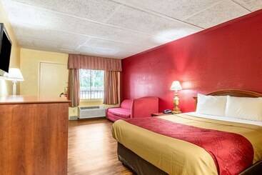 هتل Econo Lodge Charlotte Airport Area