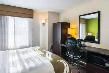 Отель Quality Inn