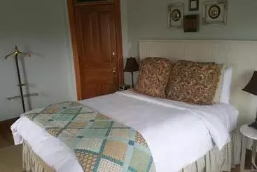 Отель The Inn At Ragged Edge