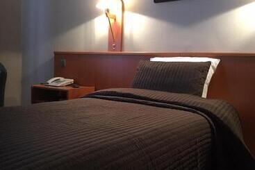 ホテル The New Fox