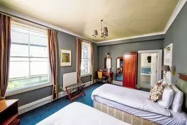 Отель The Central