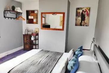 Hotel The Village Inn