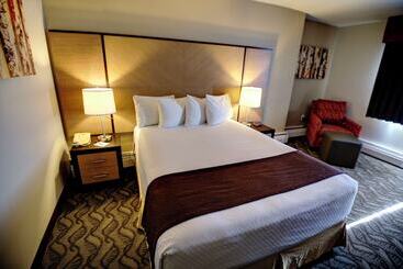 Отель Days Inn By Wyndham Airdrie