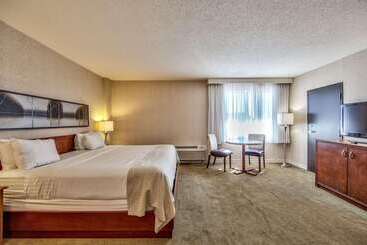 Radisson Hotel Montreal Airport