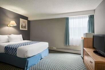 בית מלון כפרי Travelodge By Wyndham Edmonton Airport