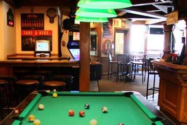 هتل Whistler's Inn