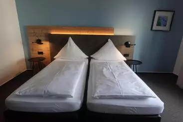 Отель & Weinhaus Zum Schwarzen Bären