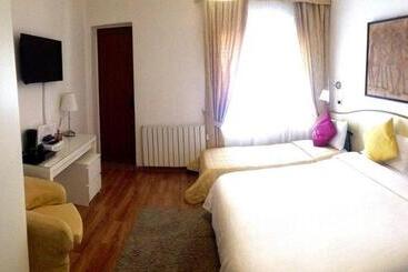 Villa Greta Hotel Rooms & Suites