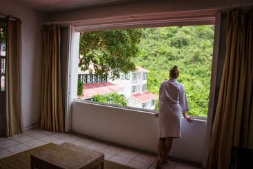 Queen's Gardens Resort