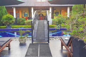 کلبه Flower Garden Lake Resort