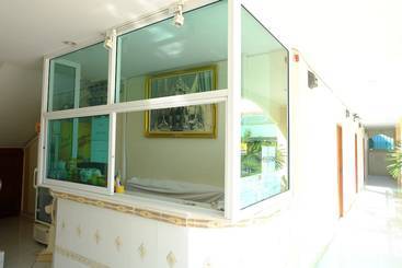 Otel R J House Resort