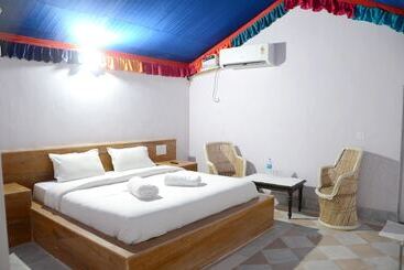 هتل Royal Jaisalmer Resort With Swimming Pool