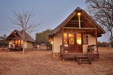 בית מלון כפרי Mangwa Valley Game Lodge & Spa