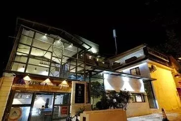 Hotel Dali Loft Travelling With Hostel