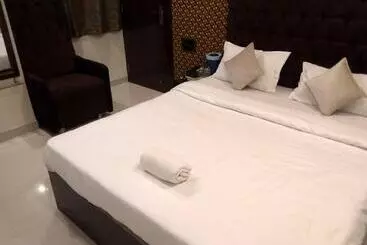 Hotel Jk Rooms 126 Parashar Legacy Opp Railway Station